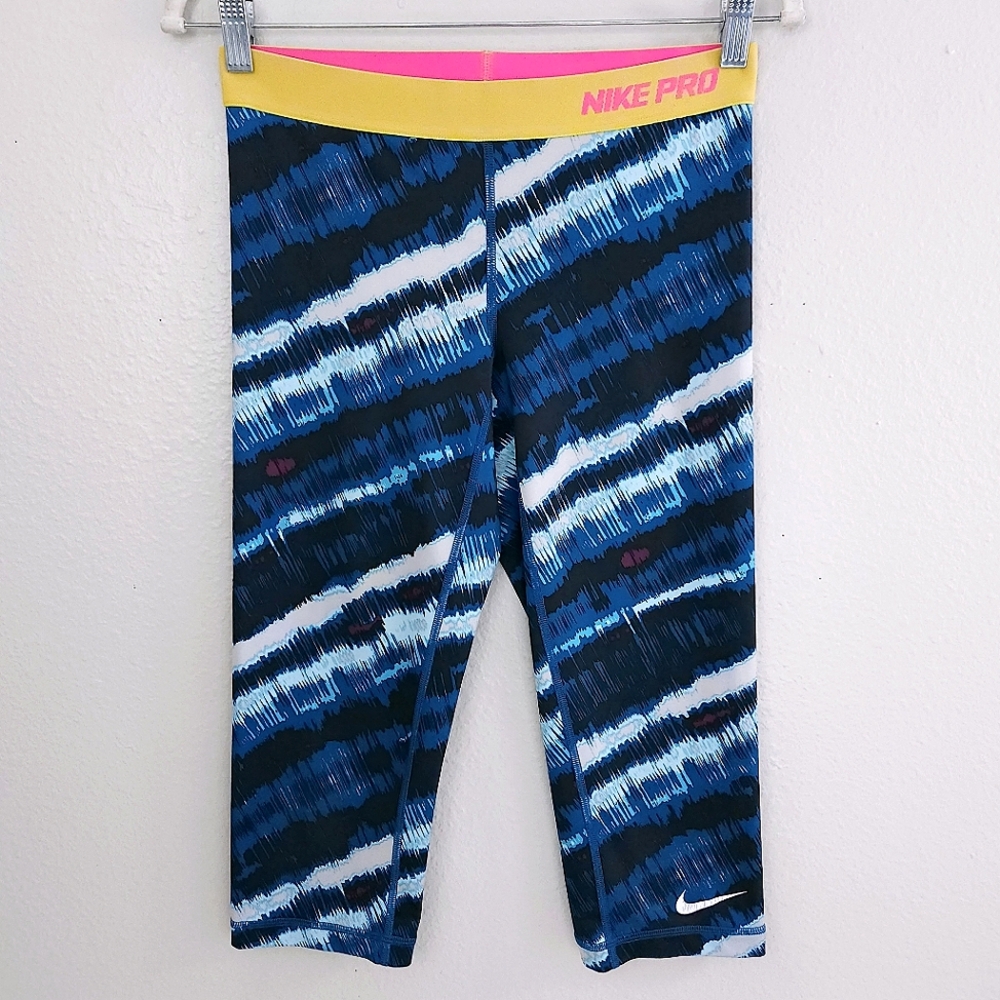 NIKE PRO Capri Training Tights MEDIUM Dri-Fit Fitted Cropped Leggings